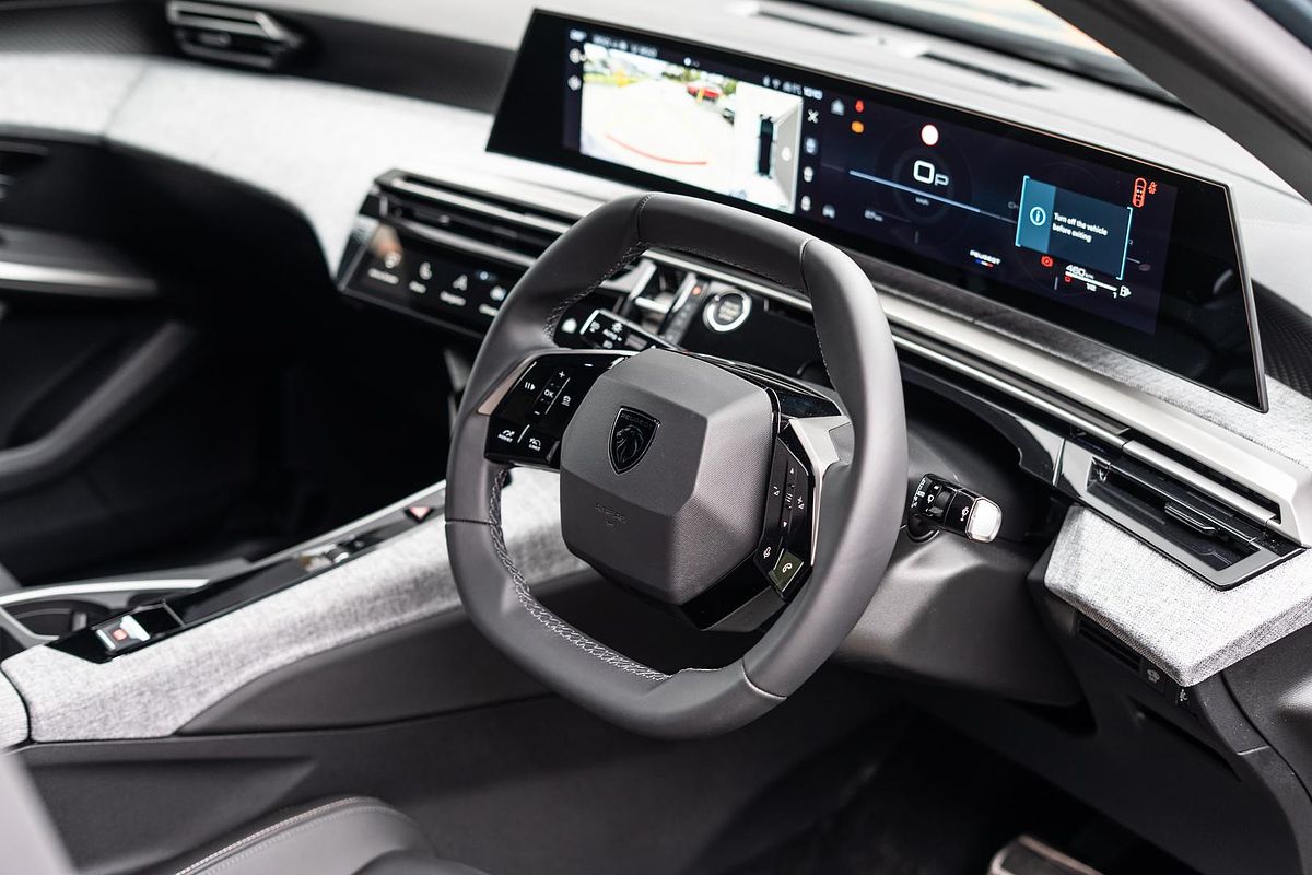 2025 Peugeot 3008 Allure Hybrid P64