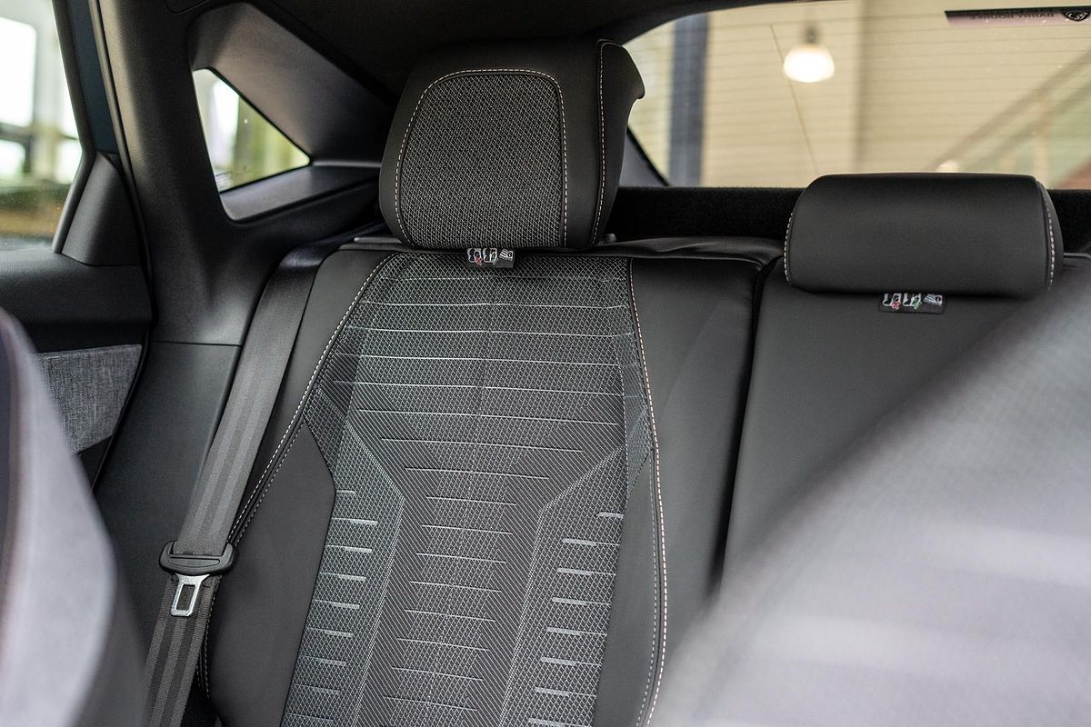 2025 Peugeot 3008 Allure Hybrid P64