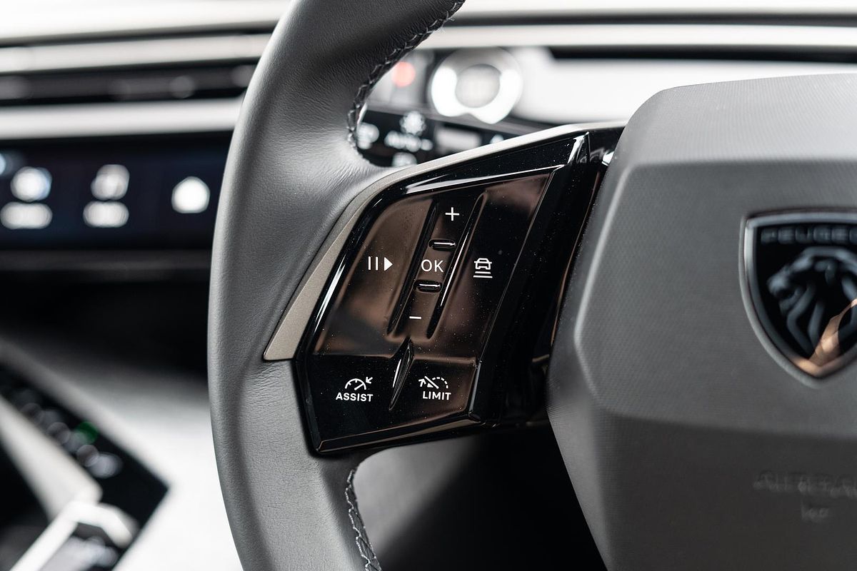 2025 Peugeot 3008 Allure Hybrid P64