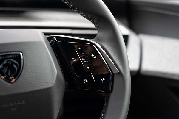 2025 Peugeot 3008 Allure Hybrid P64