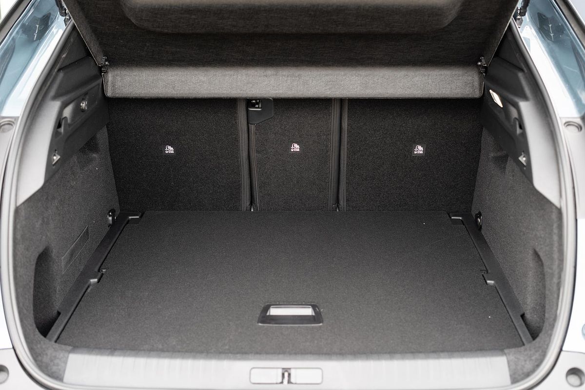 2025 Peugeot 3008 Allure Hybrid P64