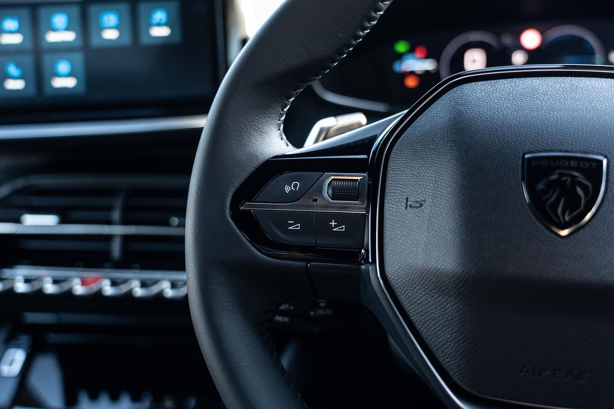 2025 Peugeot 3008 Allure Hybrid P64