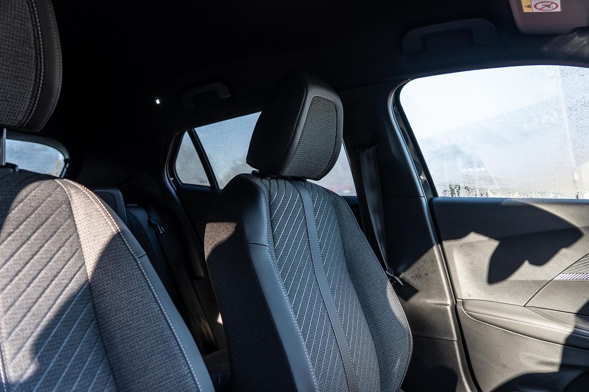 2025 Peugeot 3008 Allure Hybrid P64