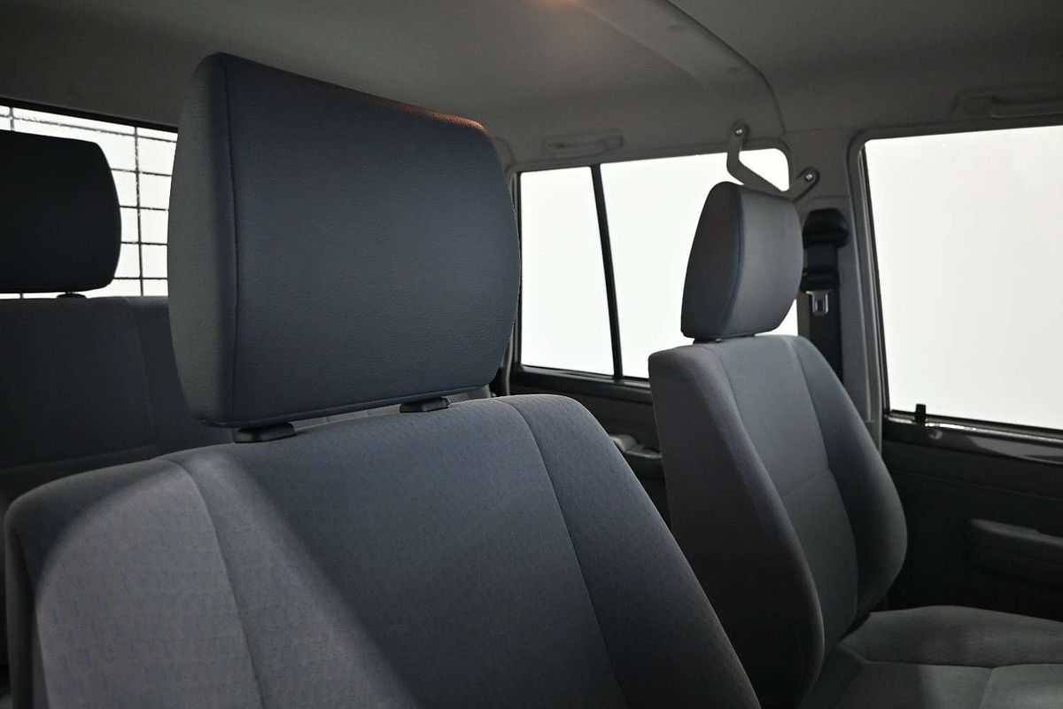 2025 Toyota Landcruiser GXL VDJL79R