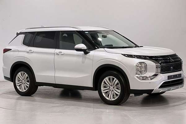 2024 Mitsubishi Outlander LS ZM