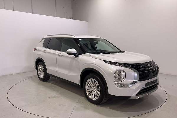 2024 Mitsubishi Outlander LS ZM