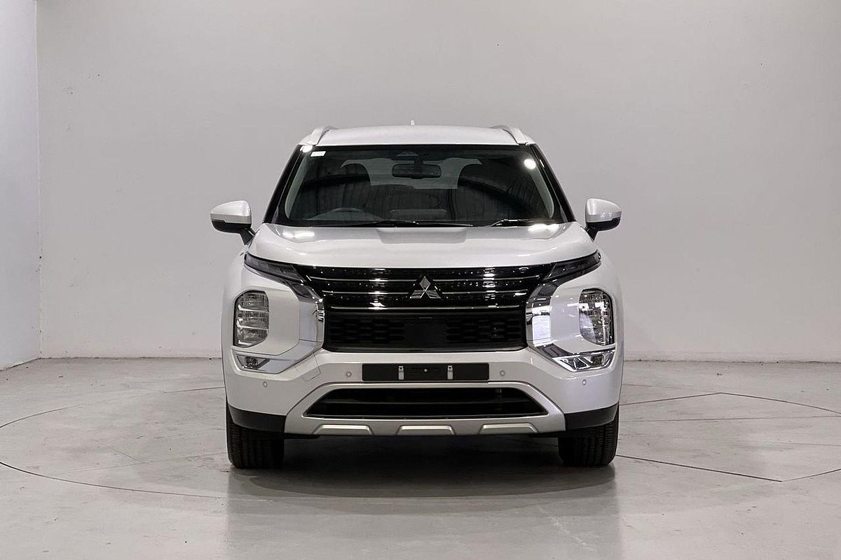 2024 Mitsubishi Outlander LS ZM