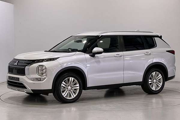 2024 Mitsubishi Outlander LS ZM