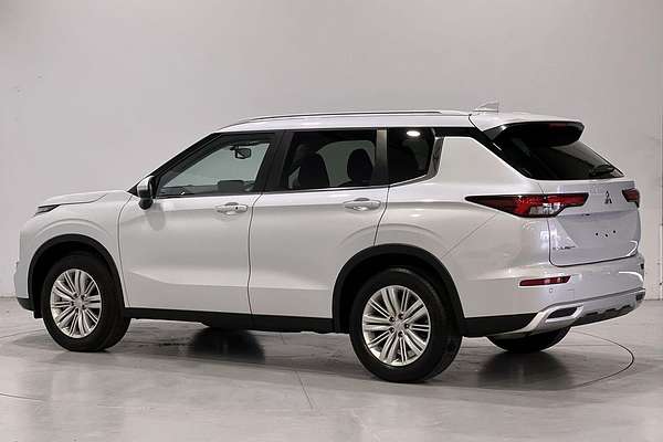 2024 Mitsubishi Outlander LS ZM