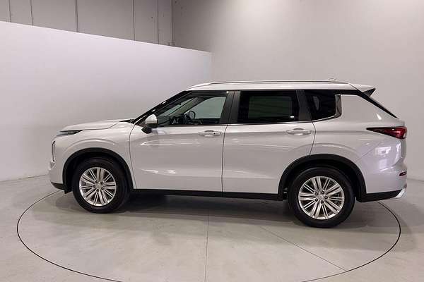 2024 Mitsubishi Outlander LS ZM