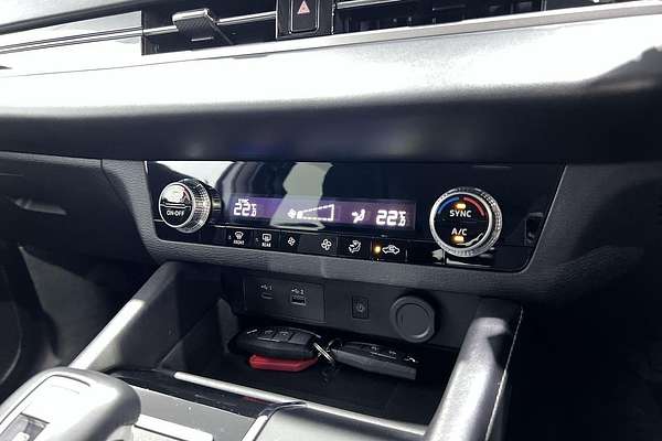 2024 Mitsubishi Outlander LS ZM