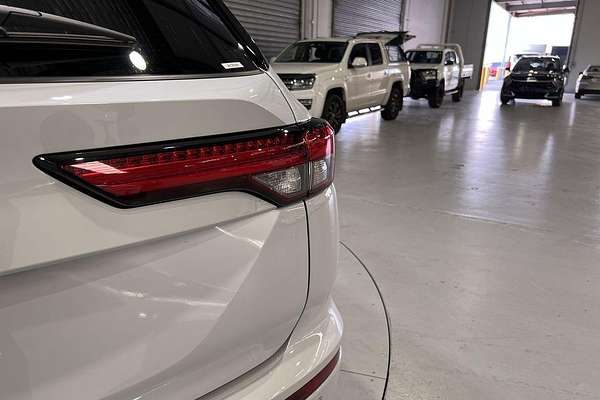 2024 Mitsubishi Outlander LS ZM