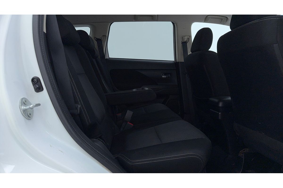 2017 Mitsubishi Outlander LS Safety Pack ZK