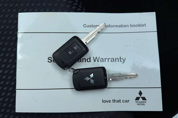 2017 Mitsubishi Outlander LS Safety Pack ZK