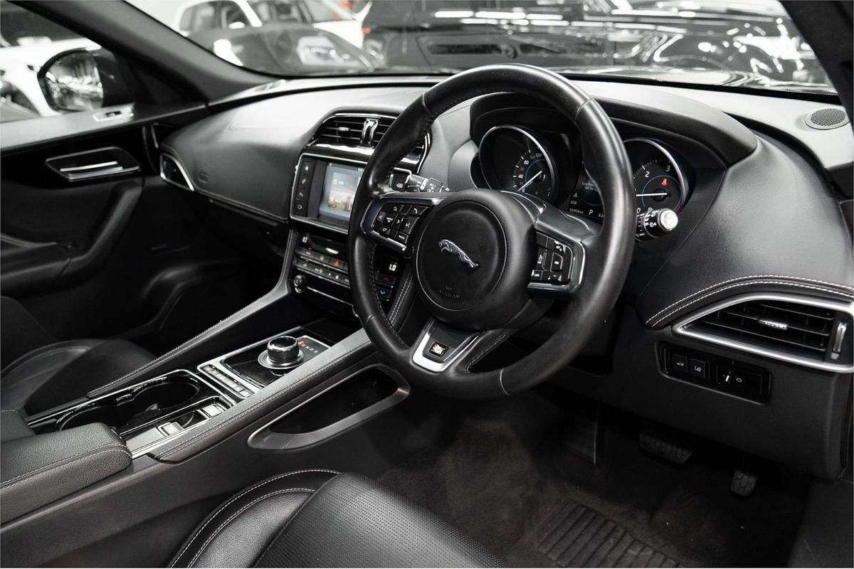 2016 Jaguar F-PACE 20d R-Sport X761