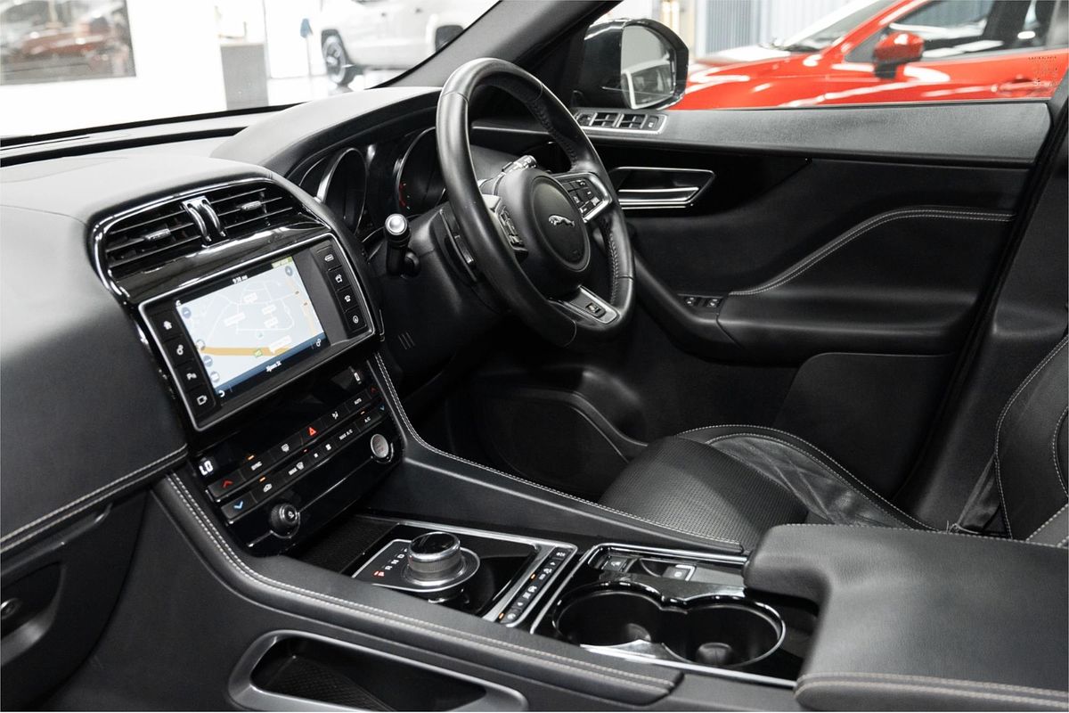2016 Jaguar F-PACE 20d R-Sport X761