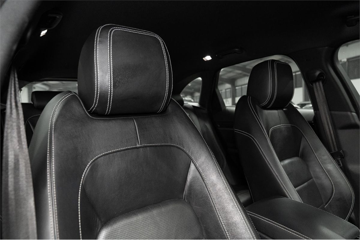 2016 Jaguar F-PACE 20d R-Sport X761