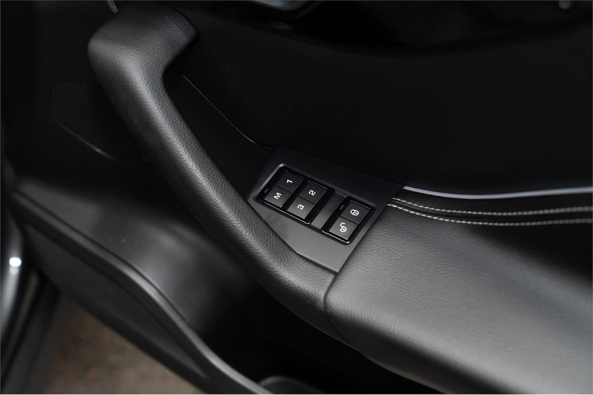 2016 Jaguar F-PACE 20d R-Sport X761