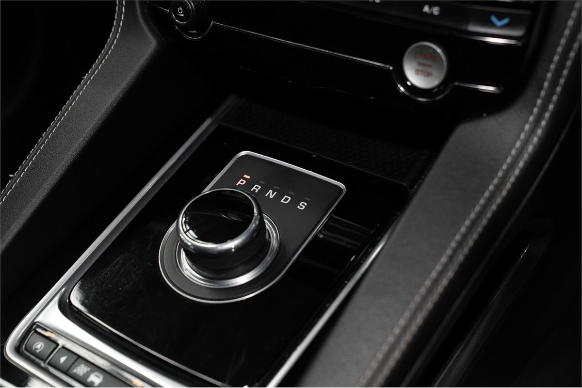 2016 Jaguar F-PACE 20d R-Sport X761