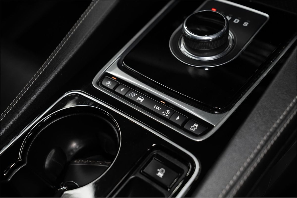 2016 Jaguar F-PACE 20d R-Sport X761