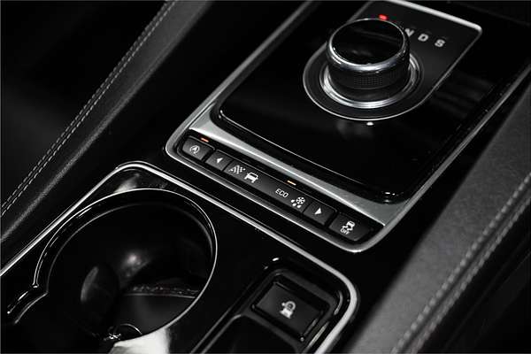 2016 Jaguar F-PACE 20d R-Sport X761