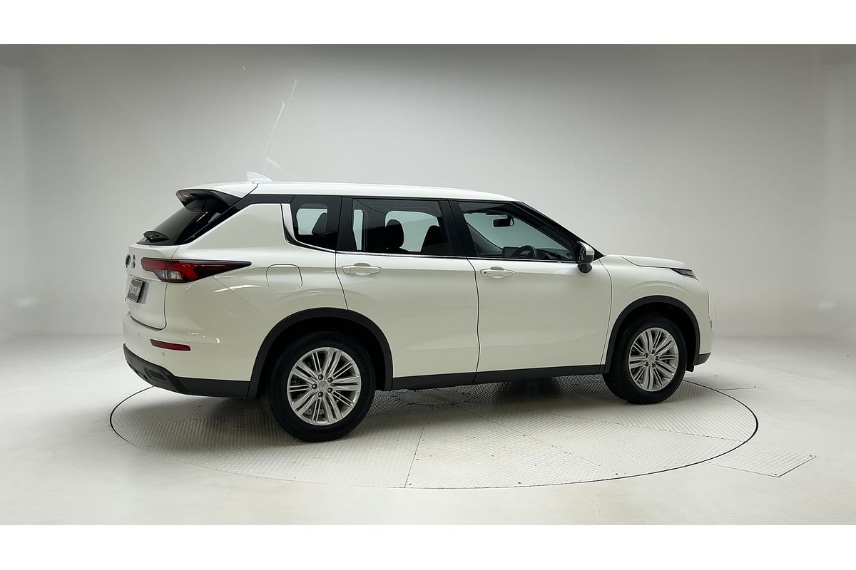 2023 Mitsubishi Outlander ES ZM