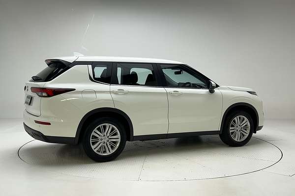 2023 Mitsubishi Outlander ES ZM