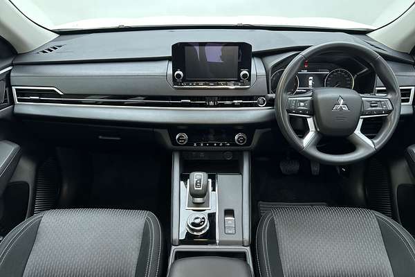 2023 Mitsubishi Outlander ES ZM