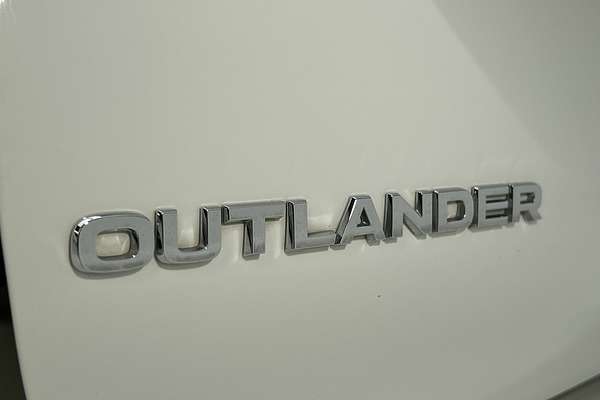 2023 Mitsubishi Outlander ES ZM