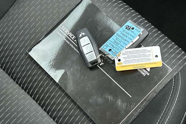 2023 Mitsubishi Outlander ES ZM