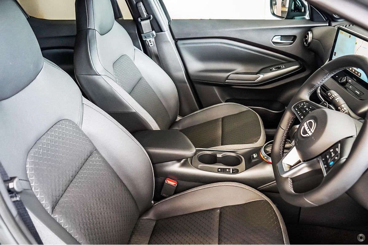 2025 Nissan JUKE ST-L F16