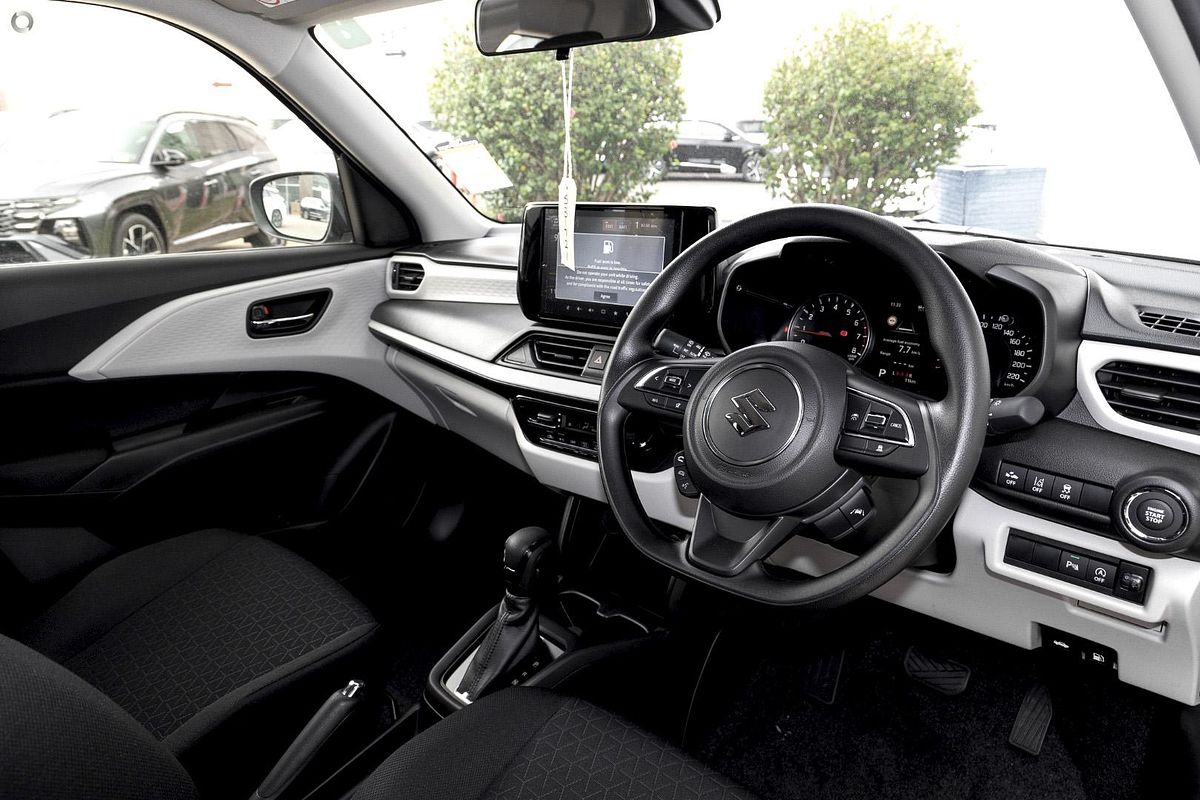 2025 Suzuki Swift Hybrid UZ