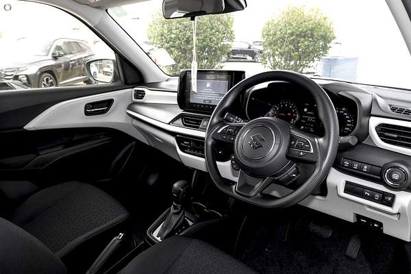 2025 Suzuki Swift Hybrid UZ