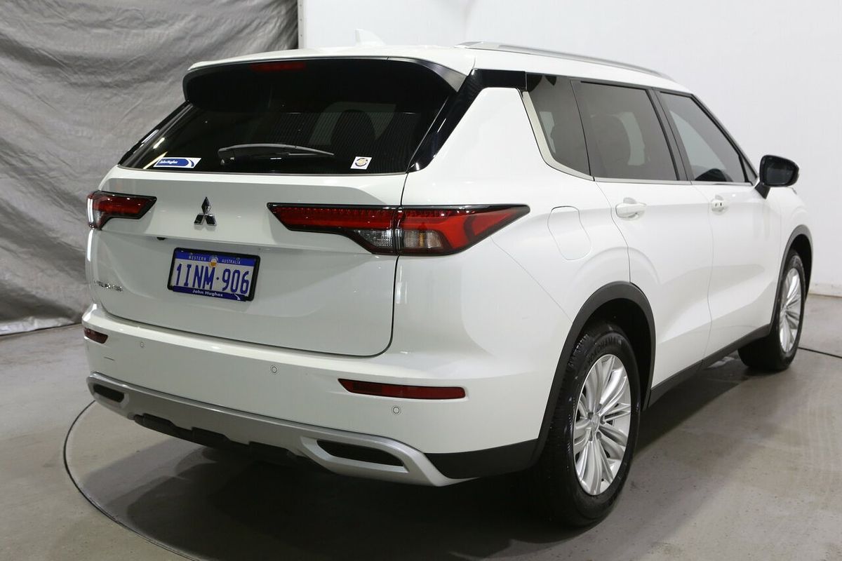 2025 Mitsubishi Outlander LS ZM