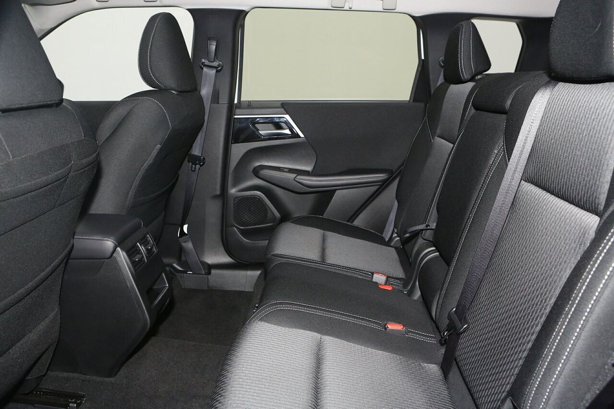 2025 Mitsubishi Outlander LS ZM