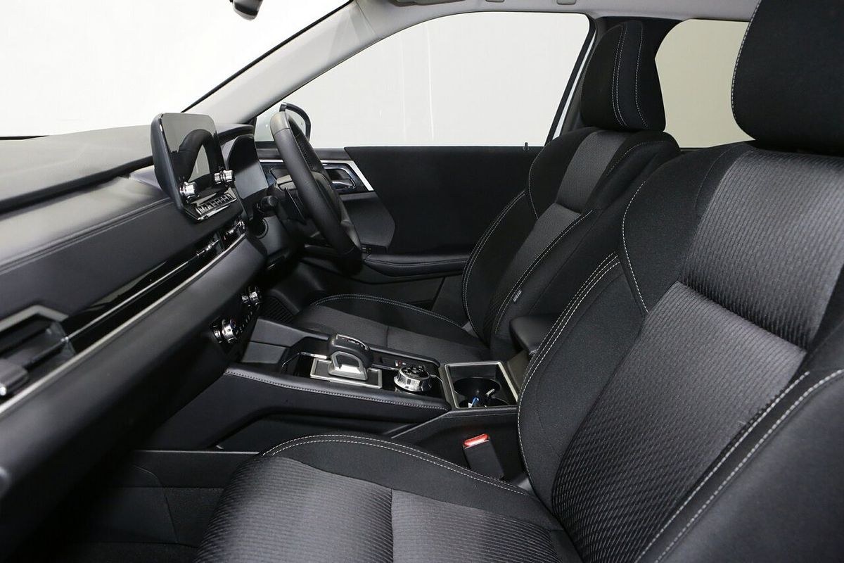 2025 Mitsubishi Outlander LS ZM