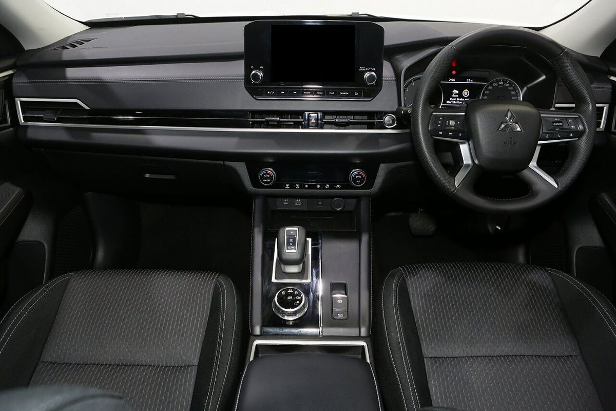 2025 Mitsubishi Outlander LS ZM