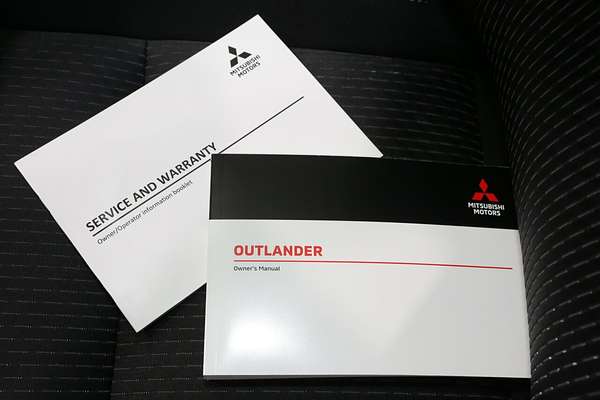 2025 Mitsubishi Outlander LS ZM