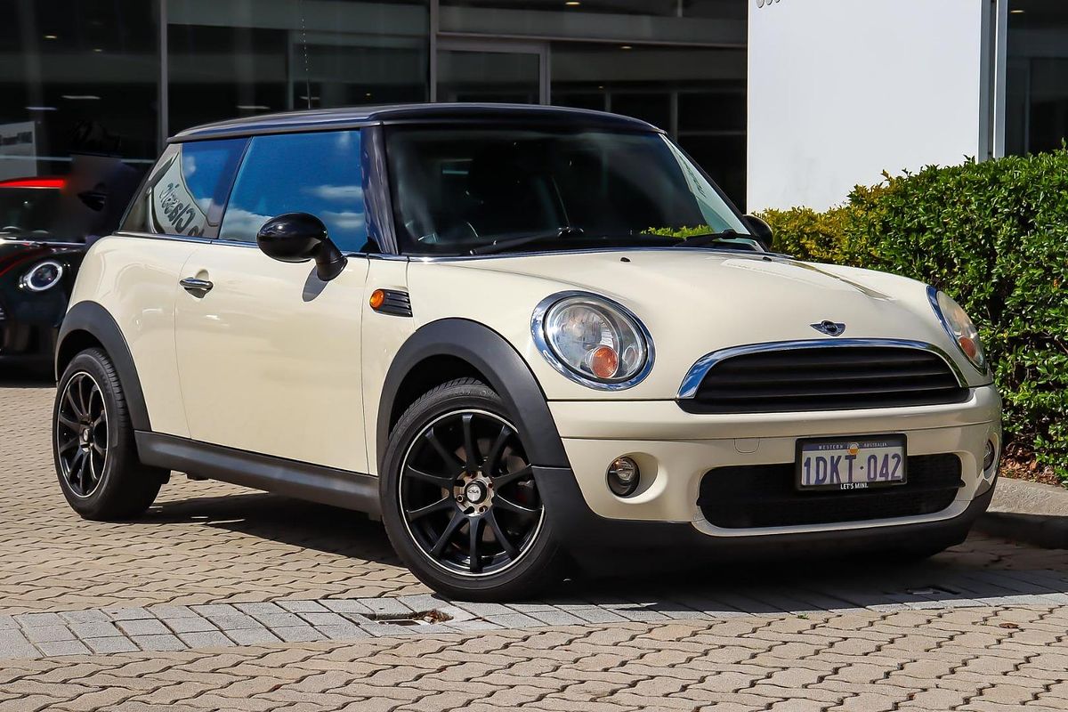 2010 MINI Hatch Cooper D R56
