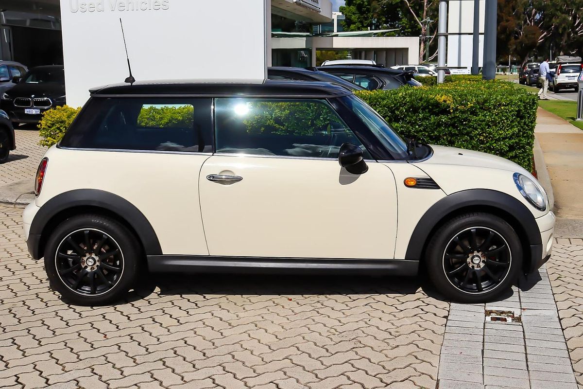 2010 MINI Hatch Cooper D R56