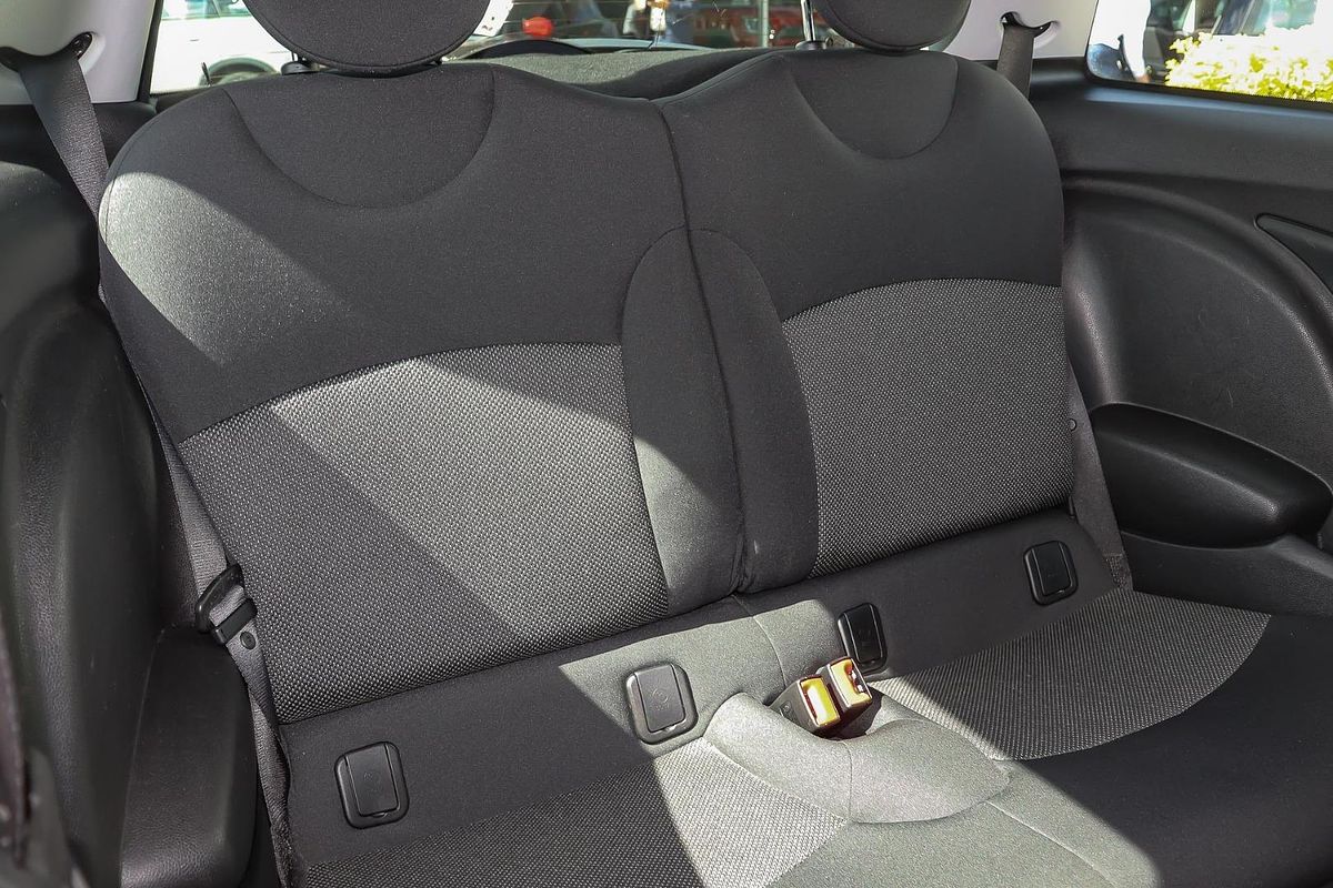 2010 MINI Hatch Cooper D R56