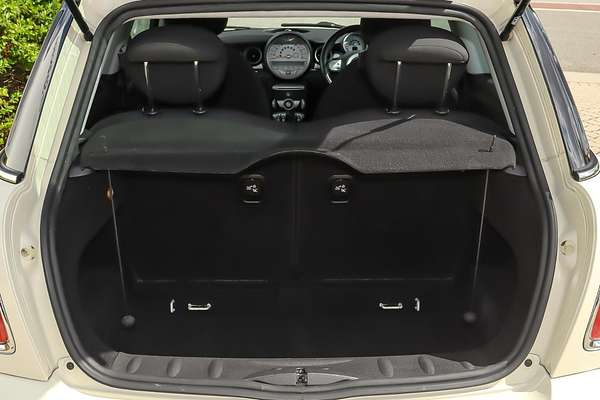 2010 MINI Hatch Cooper D R56