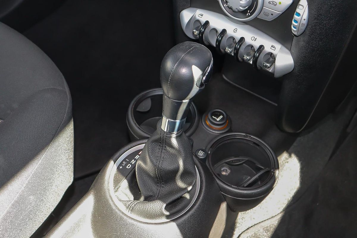 2010 MINI Hatch Cooper D R56