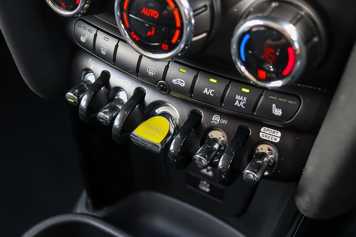 2022 MINI Hatch Cooper SE Classic F56 LCI-2