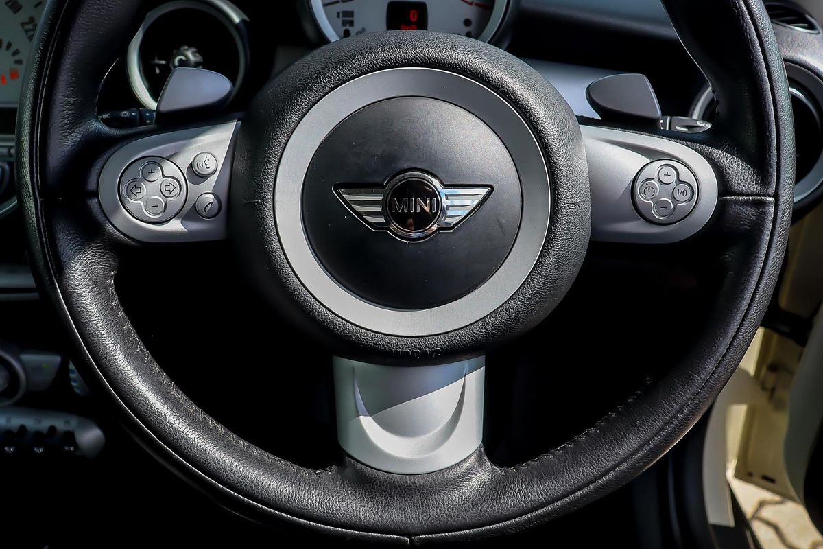 2010 MINI Hatch Cooper D R56