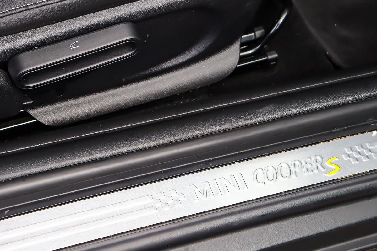 2022 MINI Hatch Cooper SE Classic F56 LCI-2