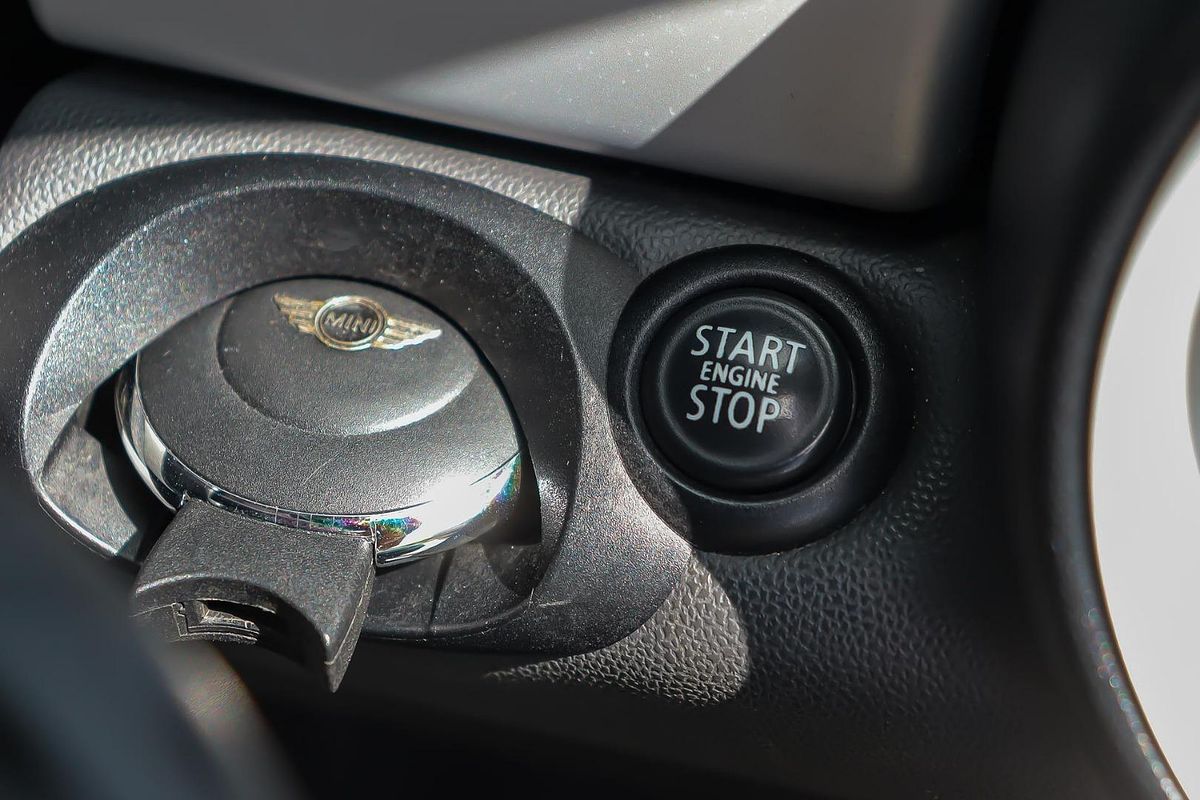 2010 MINI Hatch Cooper D R56