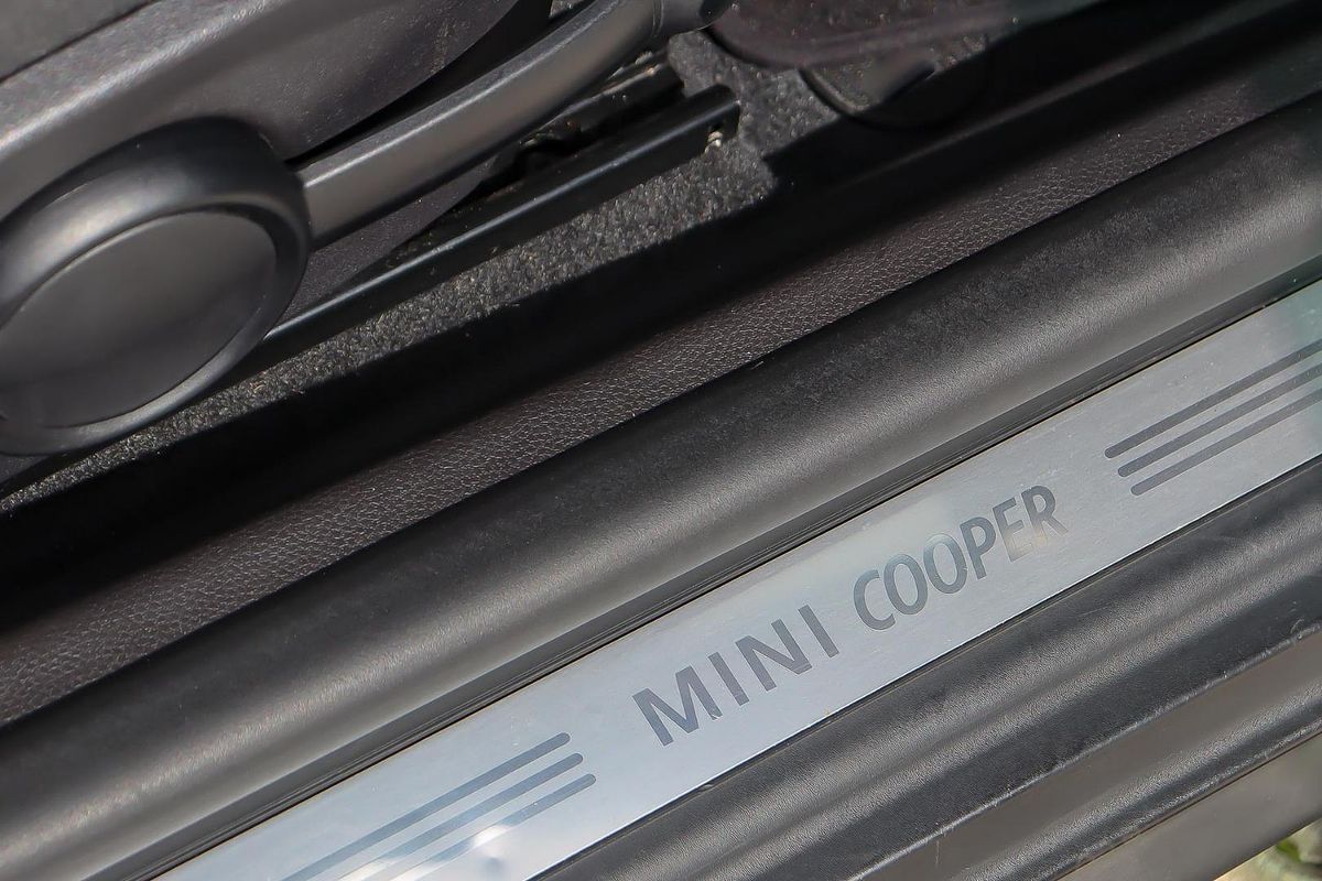 2010 MINI Hatch Cooper D R56