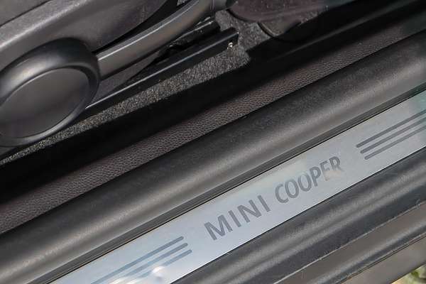 2010 MINI Hatch Cooper D R56