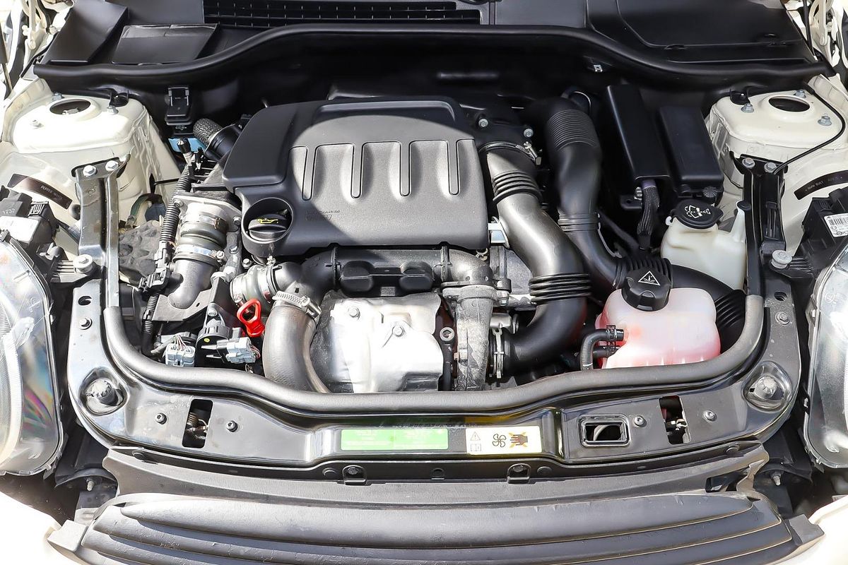 2010 MINI Hatch Cooper D R56